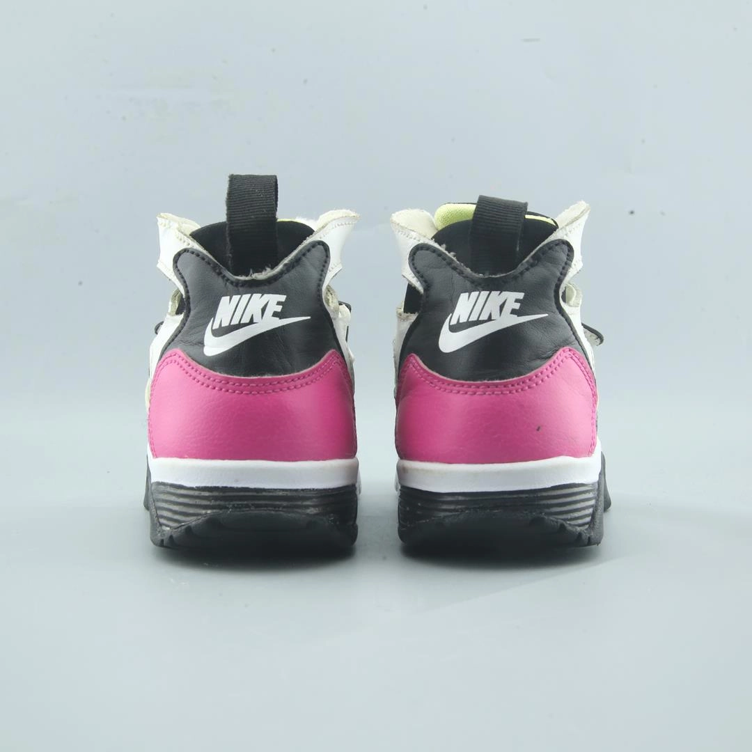 NIKE AIR TRAINER HUARACHE Nike casual shoe imagery