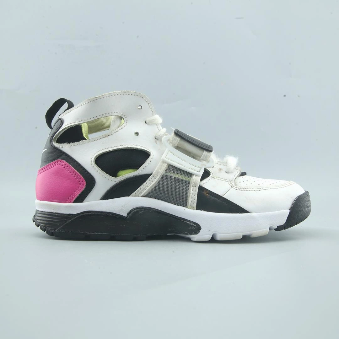 NIKE AIR TRAINER HUARACHE Nike casual shoe imagery