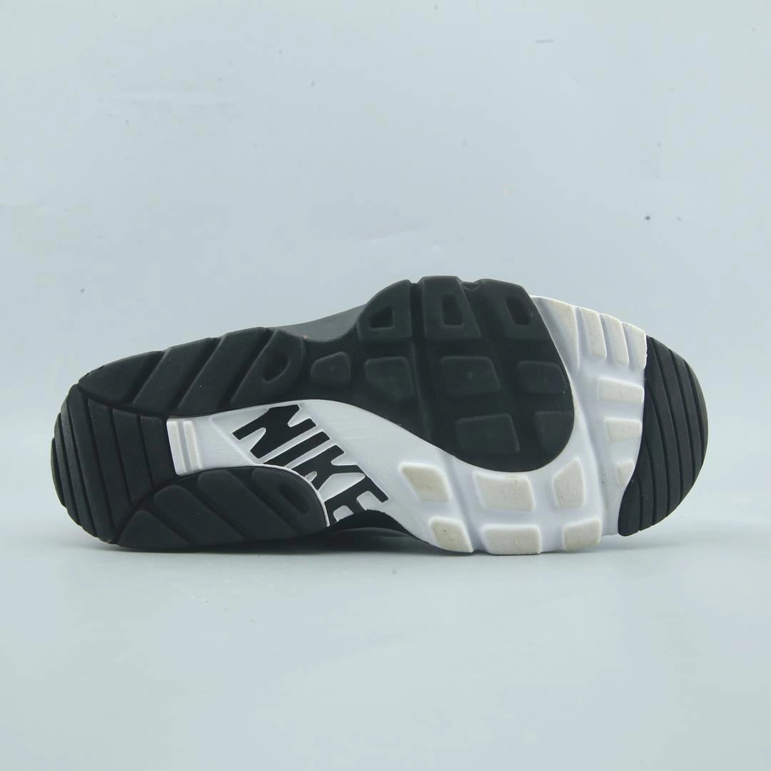 NIKE AIR TRAINER HUARACHE Nike casual shoe imagery