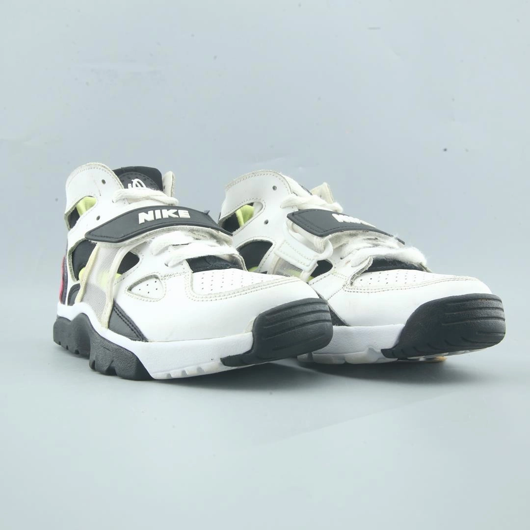 NIKE AIR TRAINER HUARACHE Nike casual shoe imagery