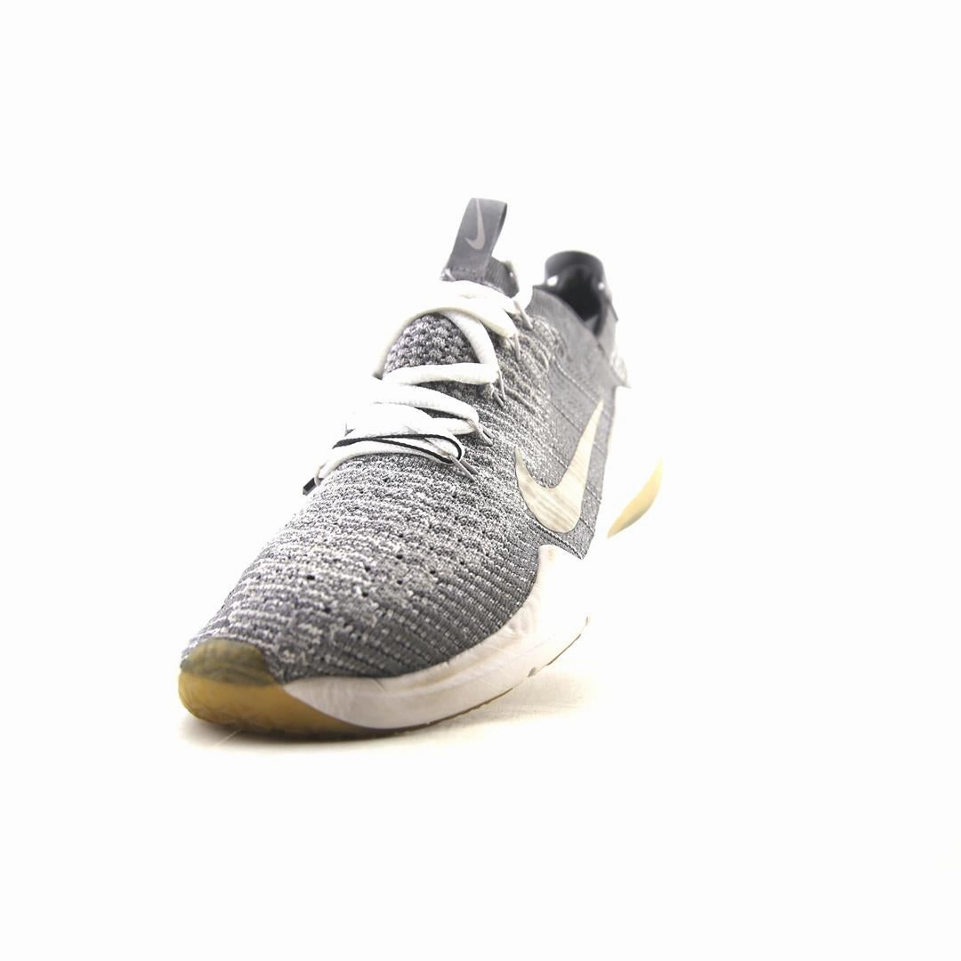 NIKE AIR ZOOM FEARLESS FLYKNIT 2 vibrant Nike shoe colors