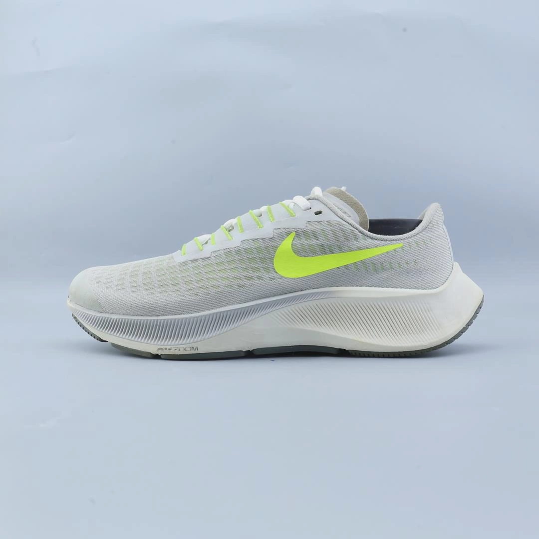 NIKE AIR ZOOM PEGASUS 37 Nike sleek running shoe styles