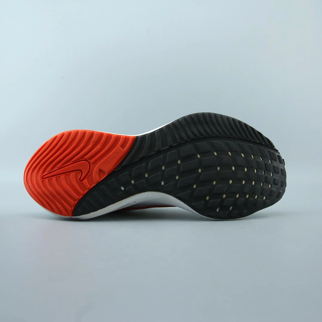 NIKE AIR ZOOM VOMERO 16 Nike running shoe close-ups