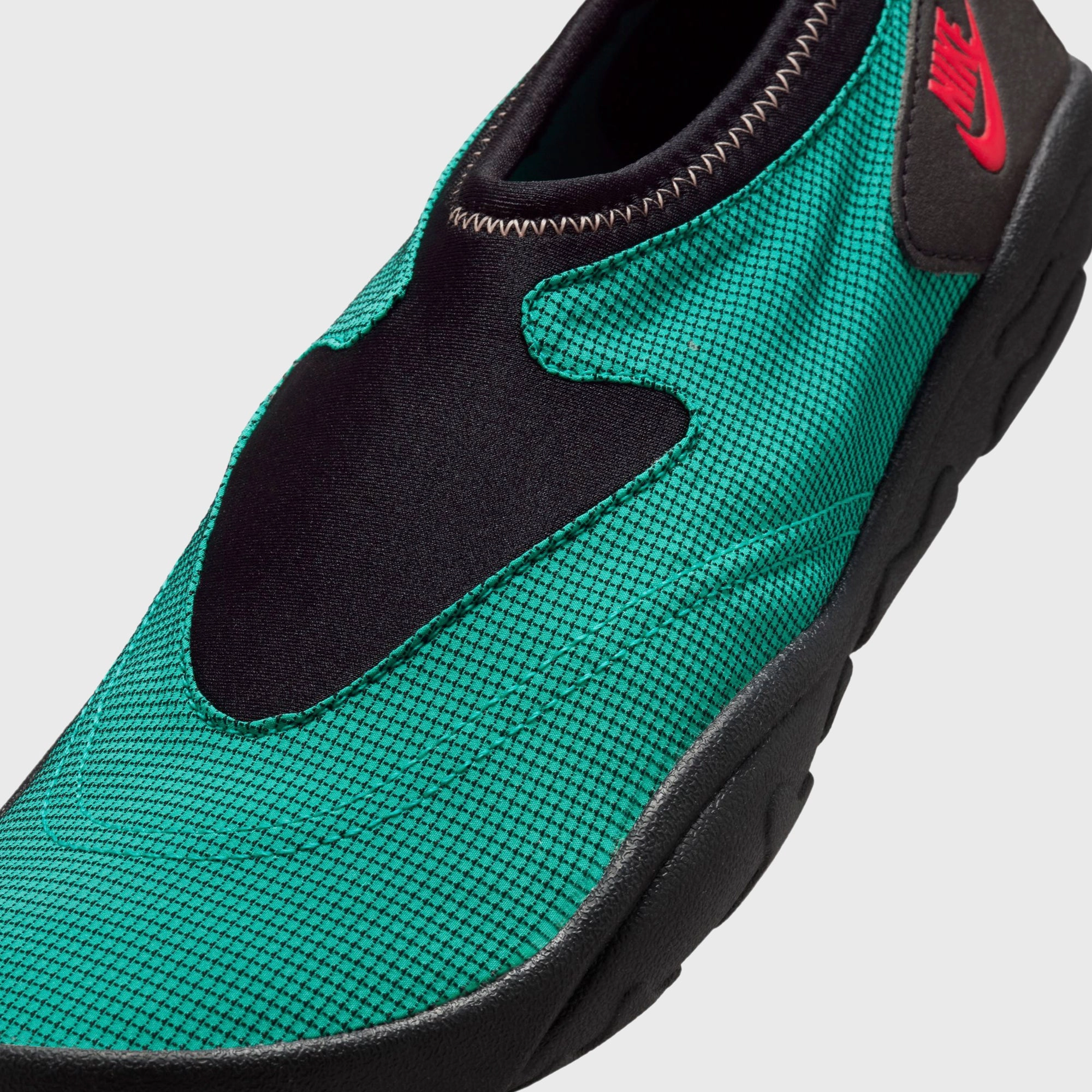 Nike Aqua Turf - Turbo Green / Black / Washed Coral / Team Scarlet Nike performance sneakers
