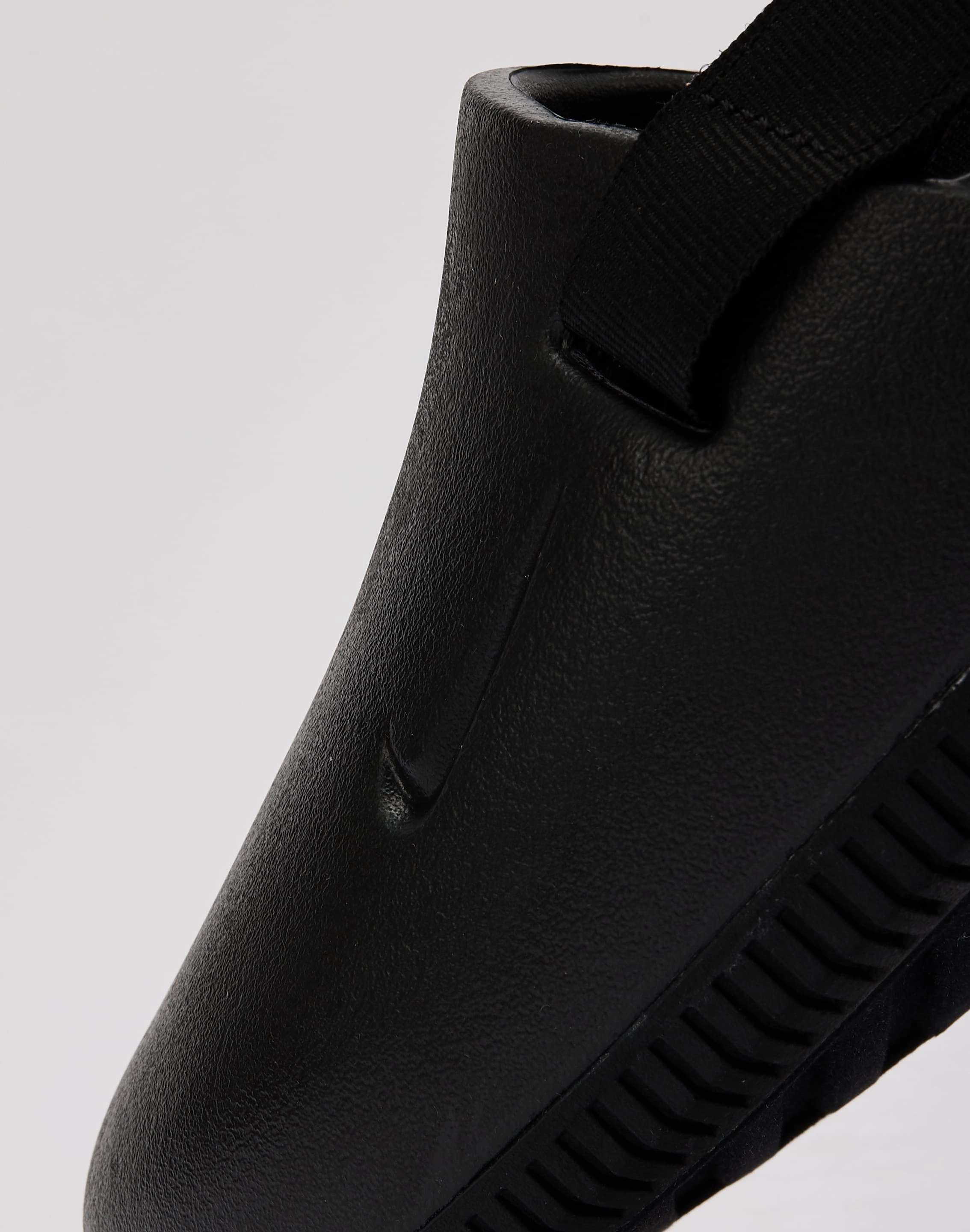 Nike Calm Mules Grade-School Comfort Trainers