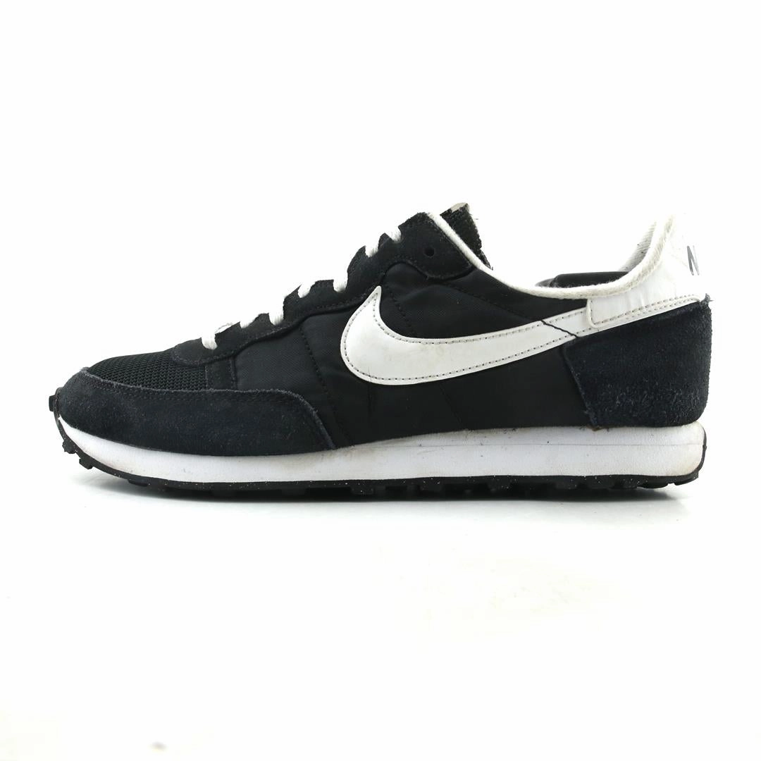 NIKE CHALLENGER Nike classic retro sneaker looks