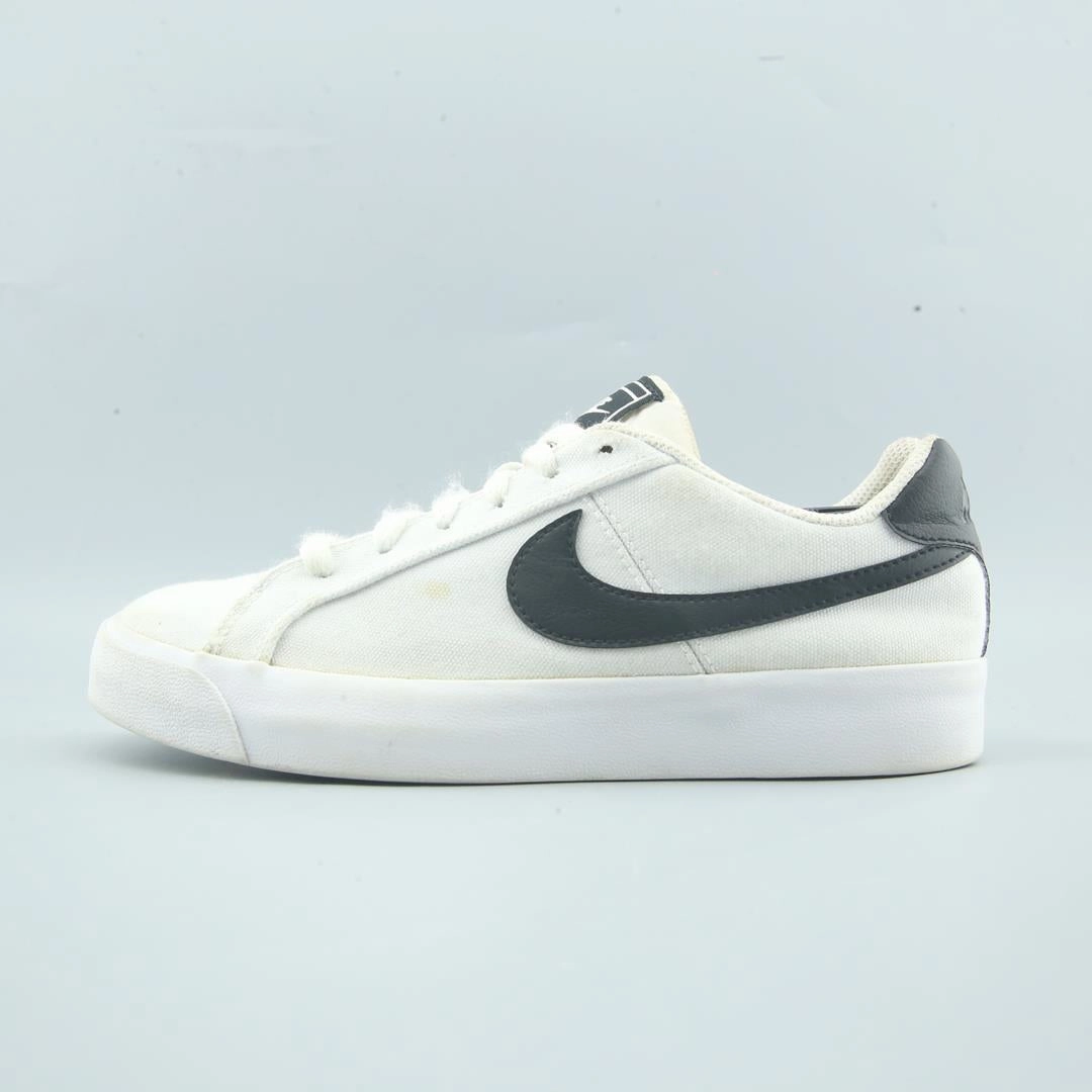 NIKE COURT ROYAL AC Nike comfortable everyday sneakers