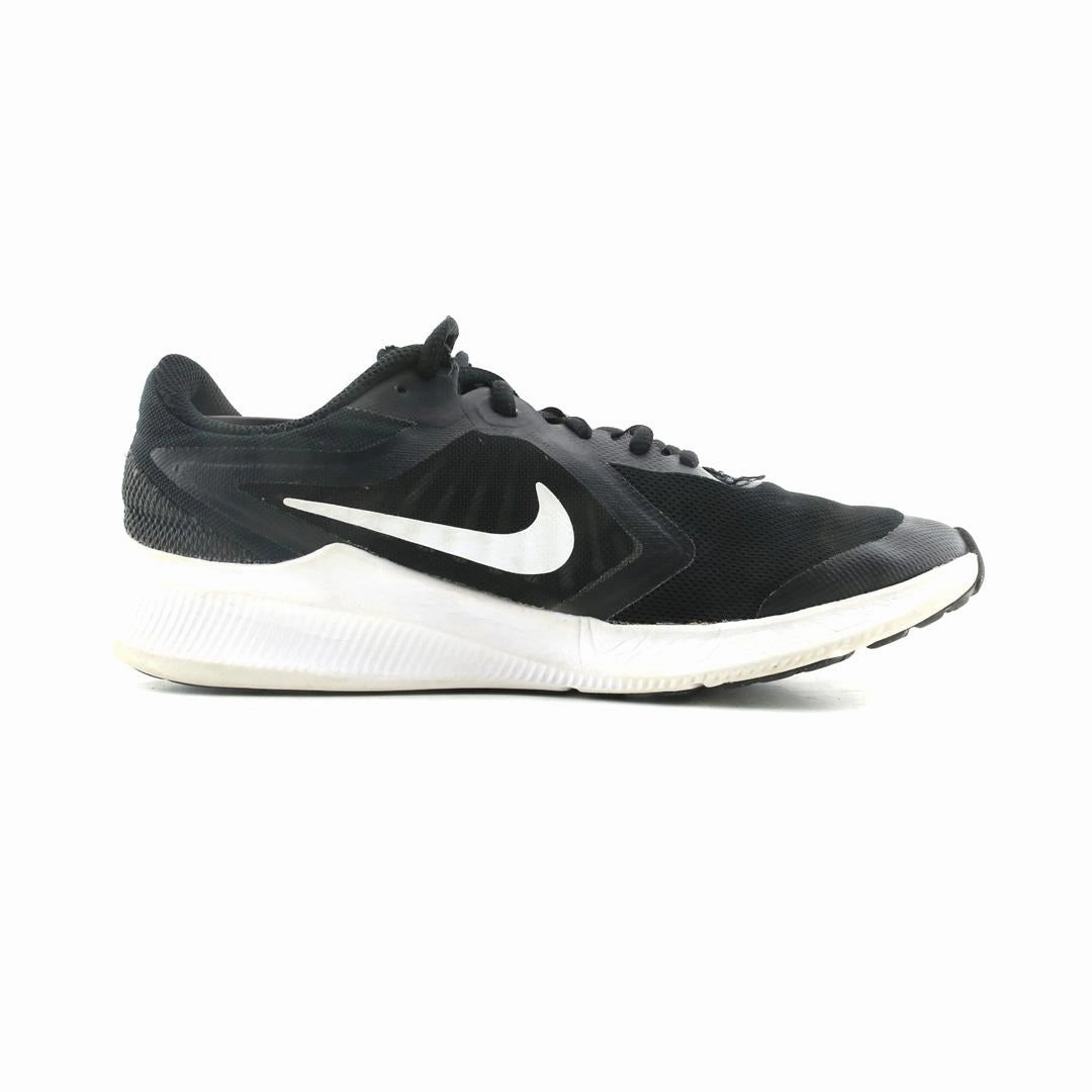 NIKE  DOWNSHIFTER 10 sleek Nike sneaker angles