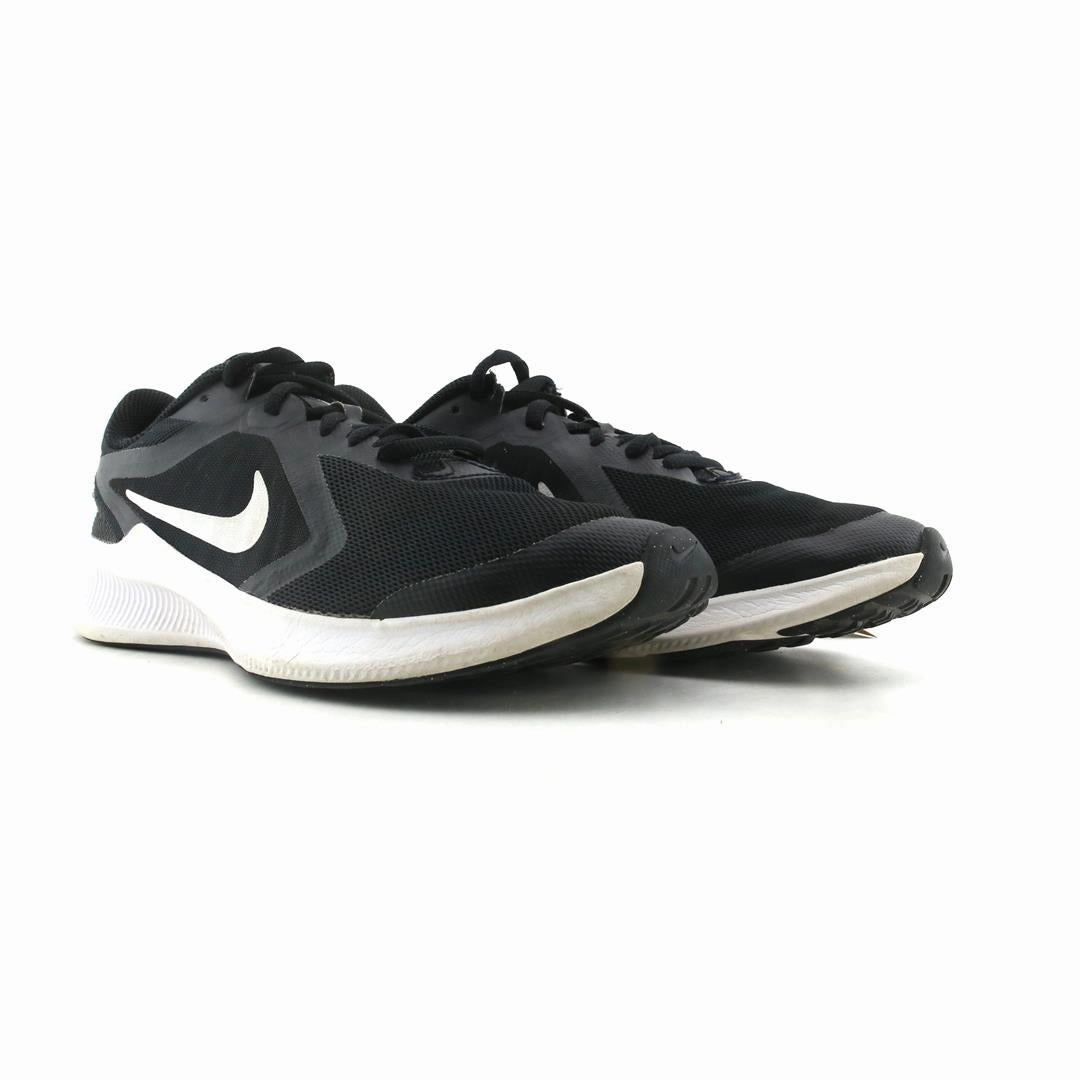 NIKE  DOWNSHIFTER 10 sleek Nike sneaker angles