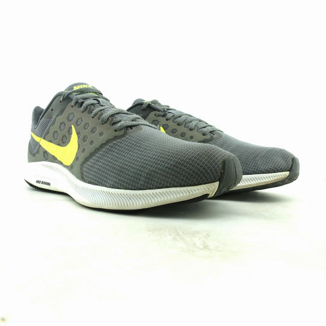 NIKE DOWNSHIFTER 7 sporty Nike shoe designs
