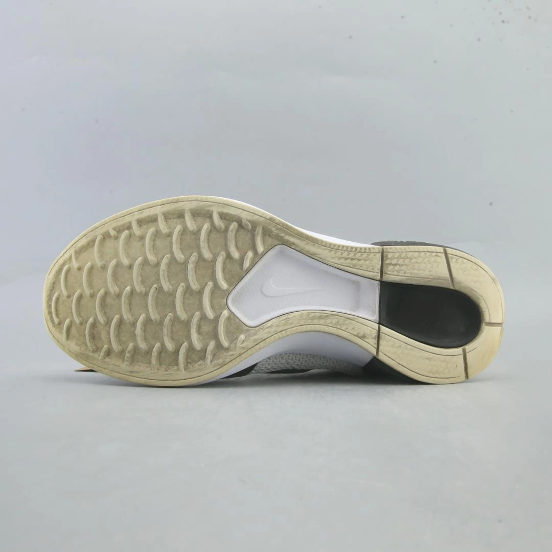 NIKE DUEL RACER Nike sneaker detail shots