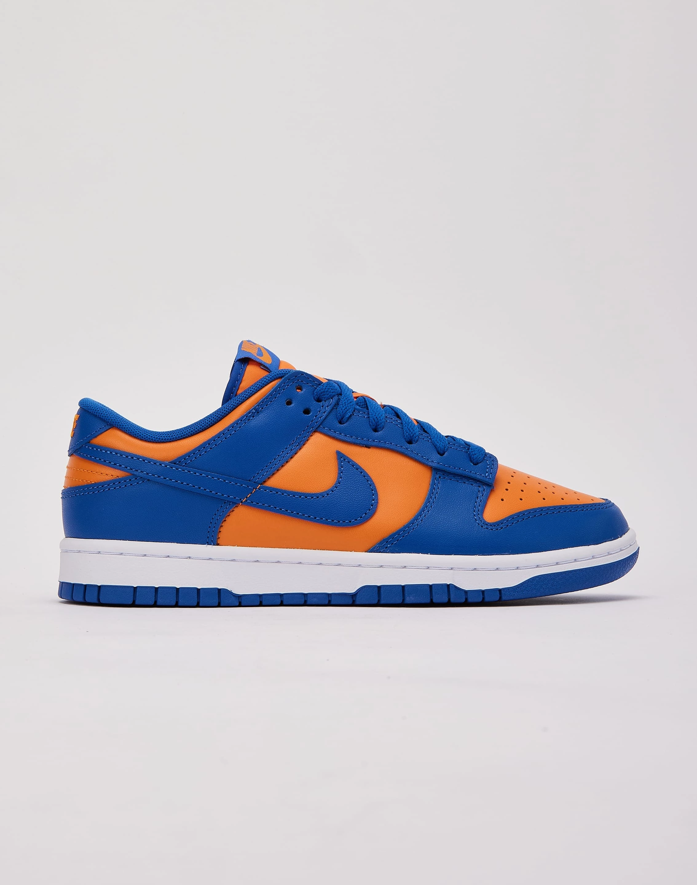 Nike Dunk Low Nike casual sneakers with modern design