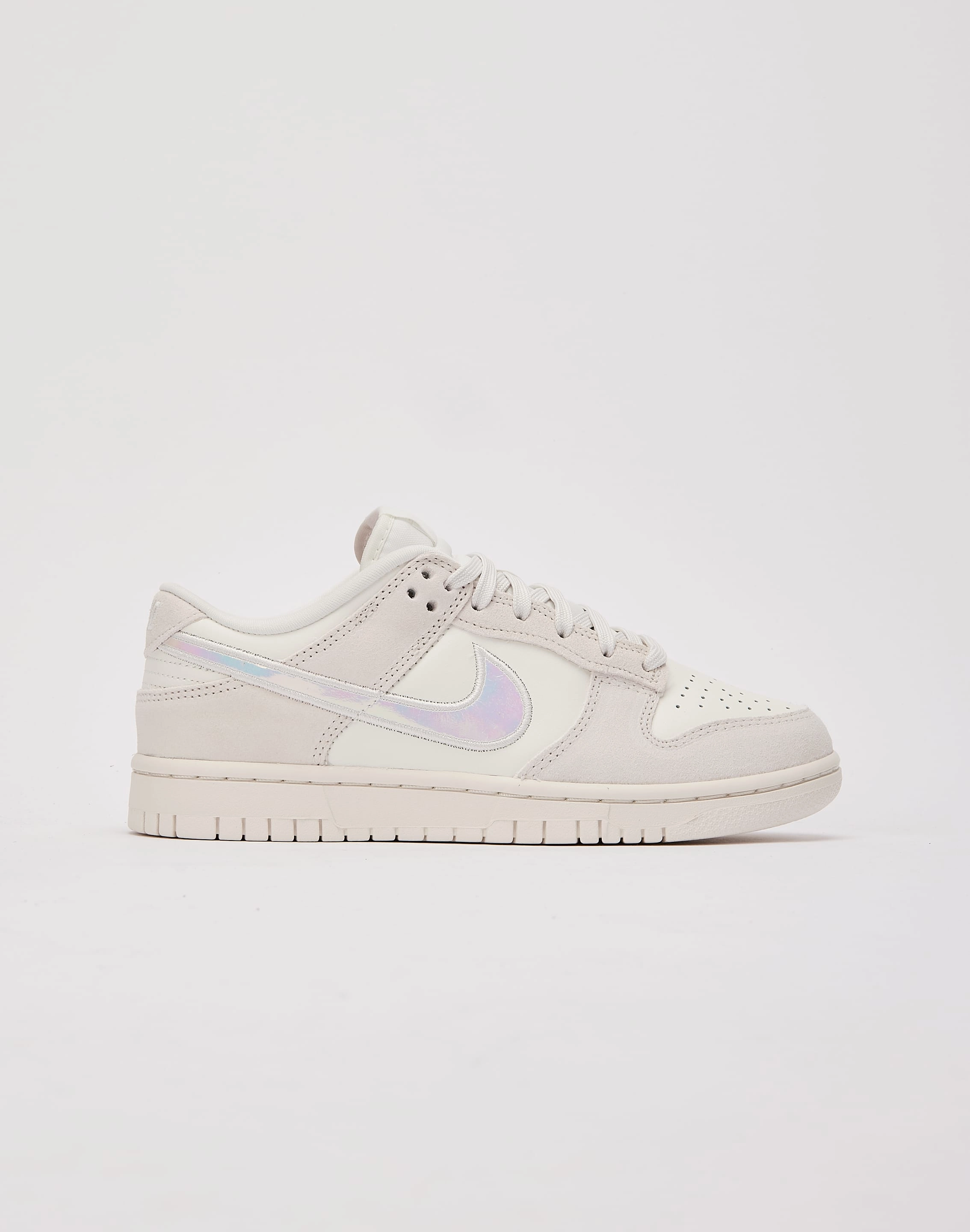 Nike Dunk Low Nike casual sneakers with modern design