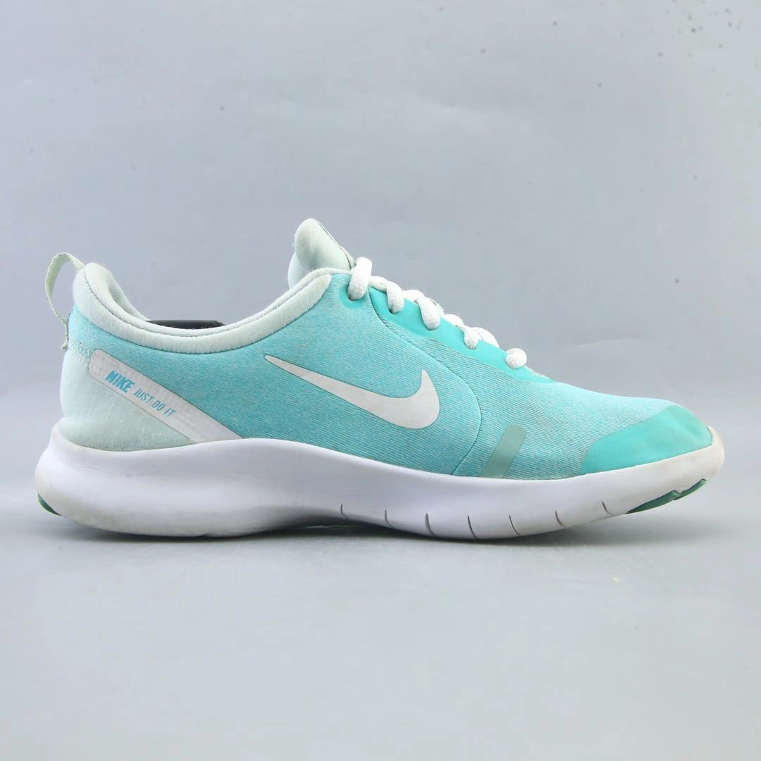 NIKE FLEX EXPERIENCE RN 8 Nike running shoe close-ups