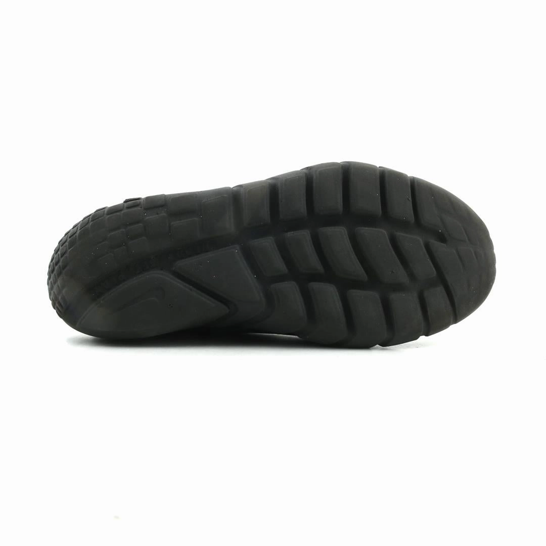NIKE FLEX RUNNER 2 sleek Nike sneaker angles