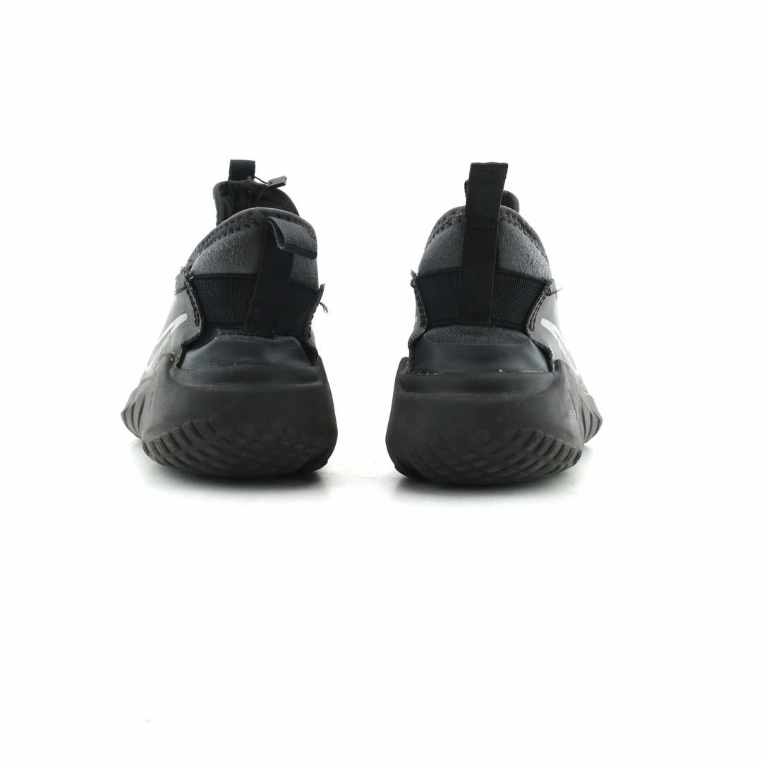 NIKE FLEX RUNNER 2 sleek Nike sneaker angles