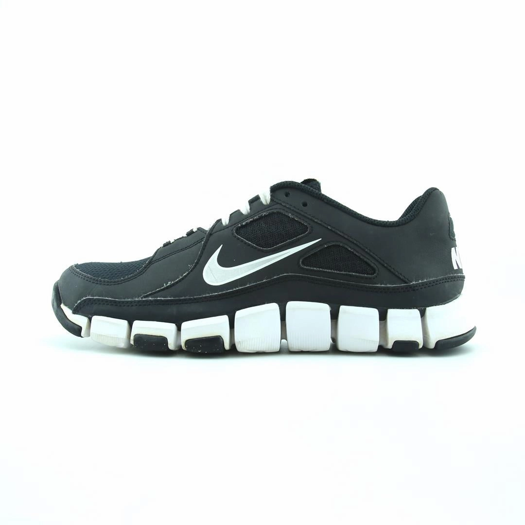 NIKE FLEX SHOW TR Nike bold colorway footwear