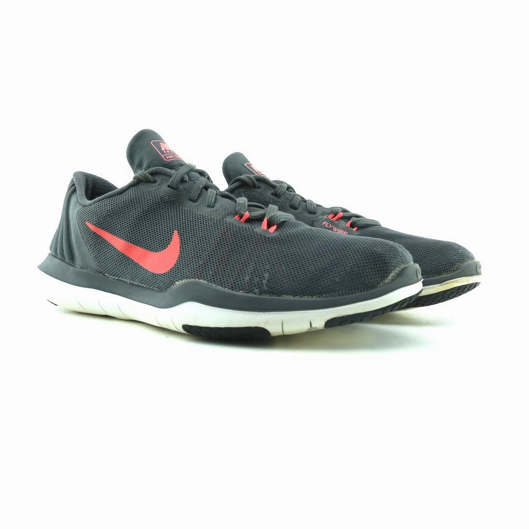 NIKE FLEX SUPREME TR 5 classic Nike shoe photos
