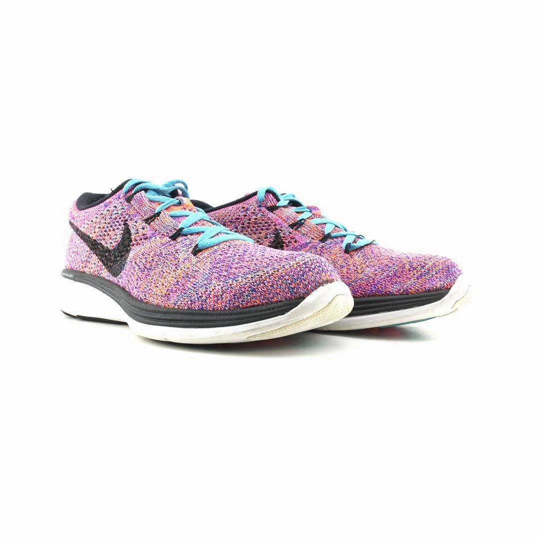 NIKE FLYKNIT LUNAR 3 sleek Nike sneaker angles