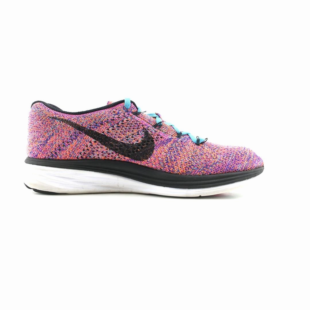 NIKE FLYKNIT LUNAR 3 sleek Nike sneaker angles