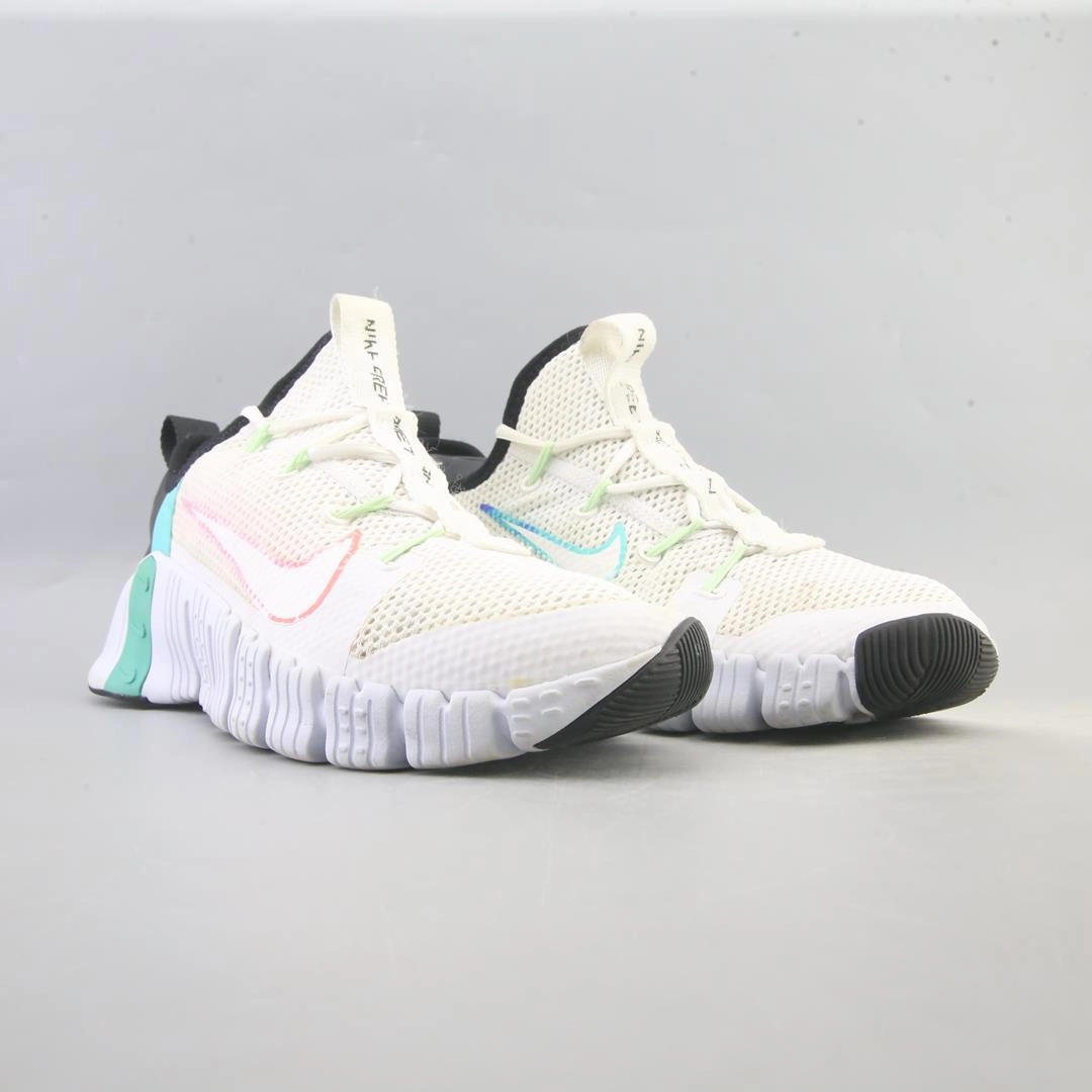 NIKE FREE METCON 3 vibrant Nike shoe colors