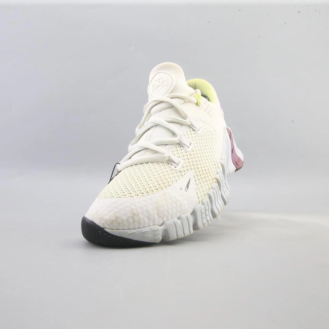 NIKE  FREE METCON 4 sporty Nike shoe designs