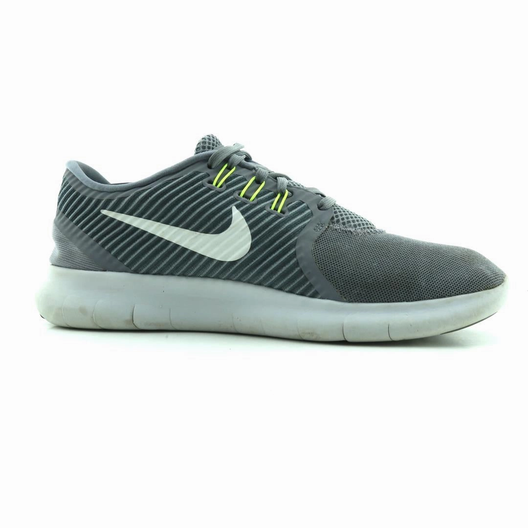 NIKE FREE RN CMTR Nike lifestyle footwear visuals