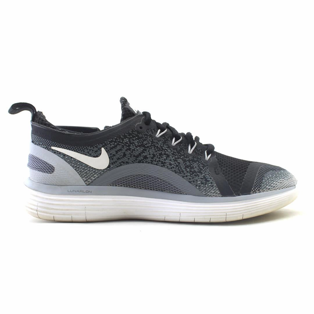 NIKE FREE RN DISTANCE 2 sleek Nike sneaker angles