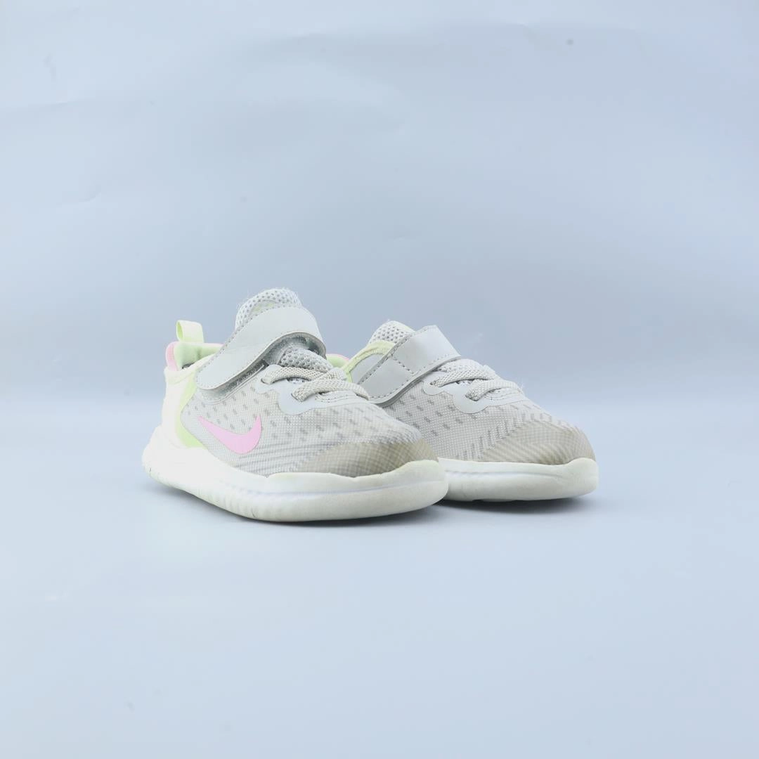 NIKE FREE RN LOW Nike athletic footwear visuals