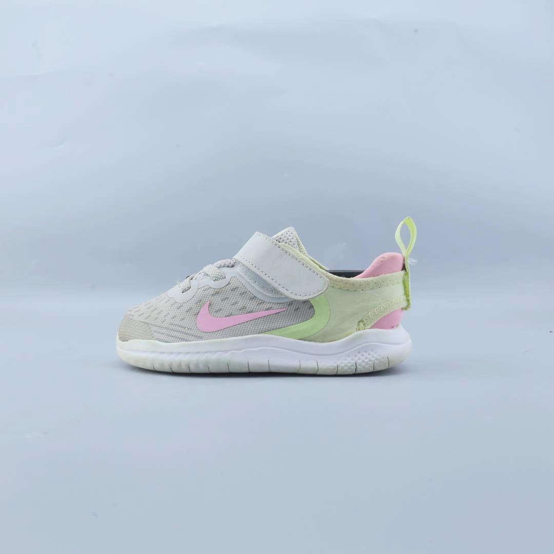 NIKE FREE RN LOW Nike sleek running shoe styles