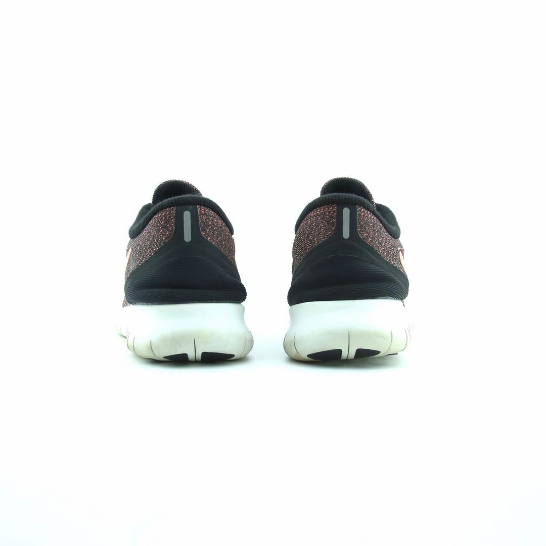 NIKE FREE RN Nike sneaker detail shots