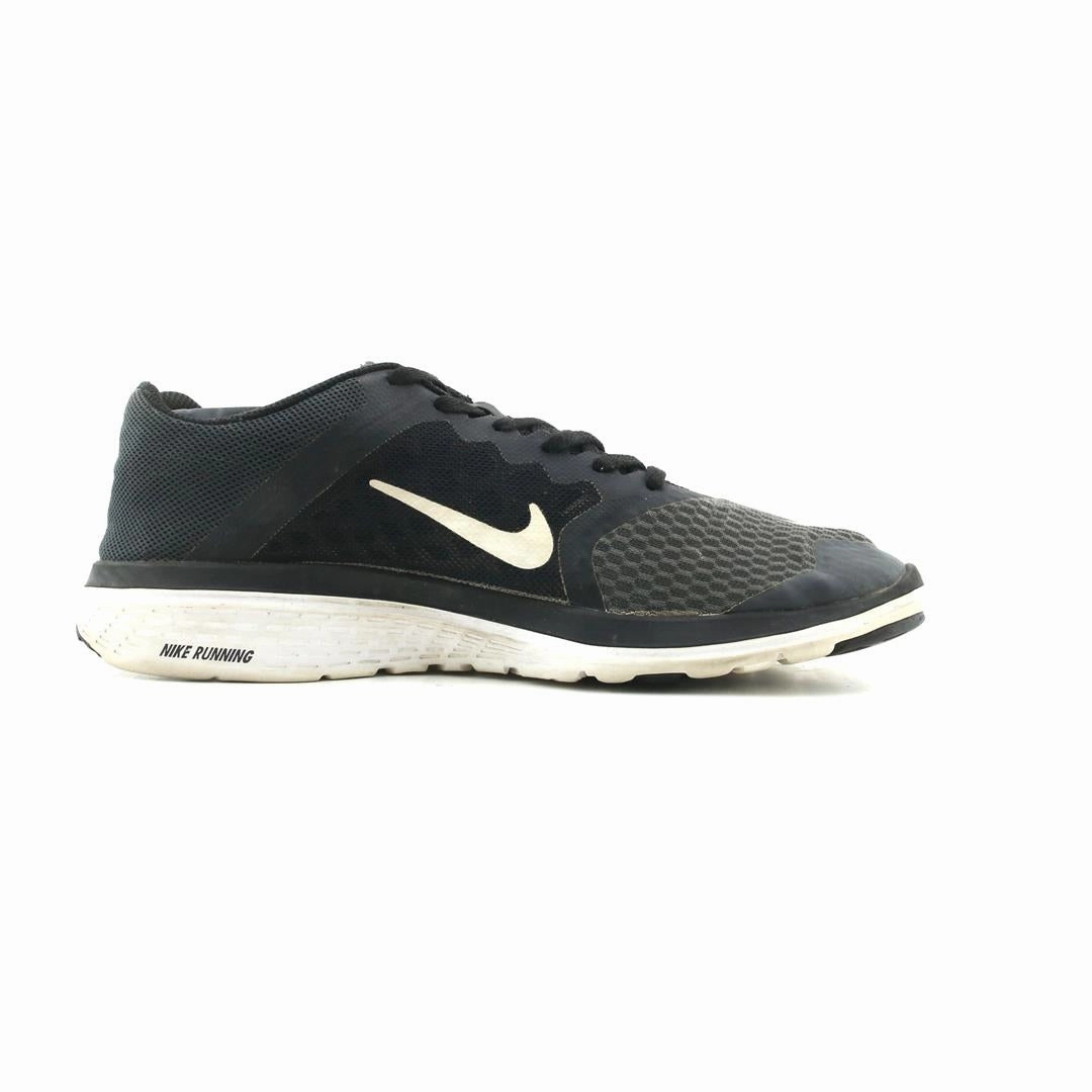 NIKE FS LITE TRAINER 3 sleek Nike sneaker angles