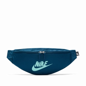 Nike Heritage Nike sneakers with modern sportswear appeal