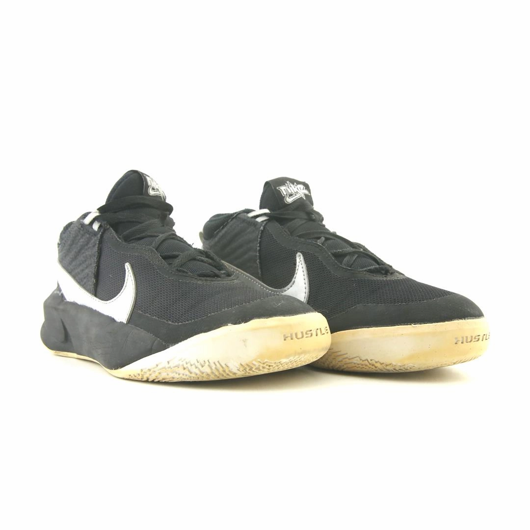 NIKE  HUSTLE D 10 Nike running shoe close-ups