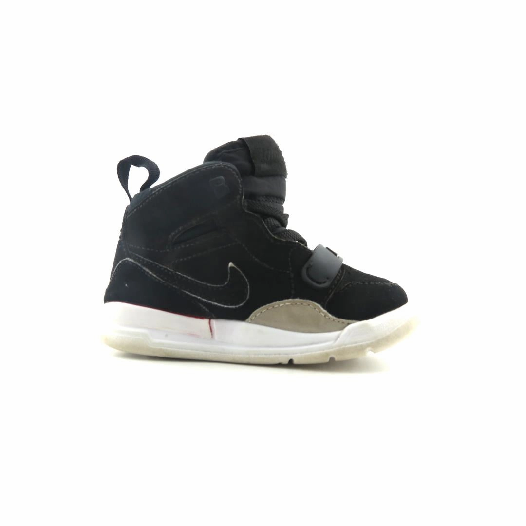 NIKE JORDAN LEGACY 312 LOW Nike athletic footwear visuals