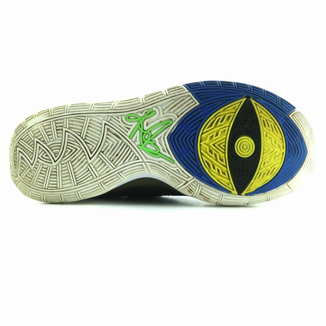NIKE KYRIE 6 Nike sneaker detail shots