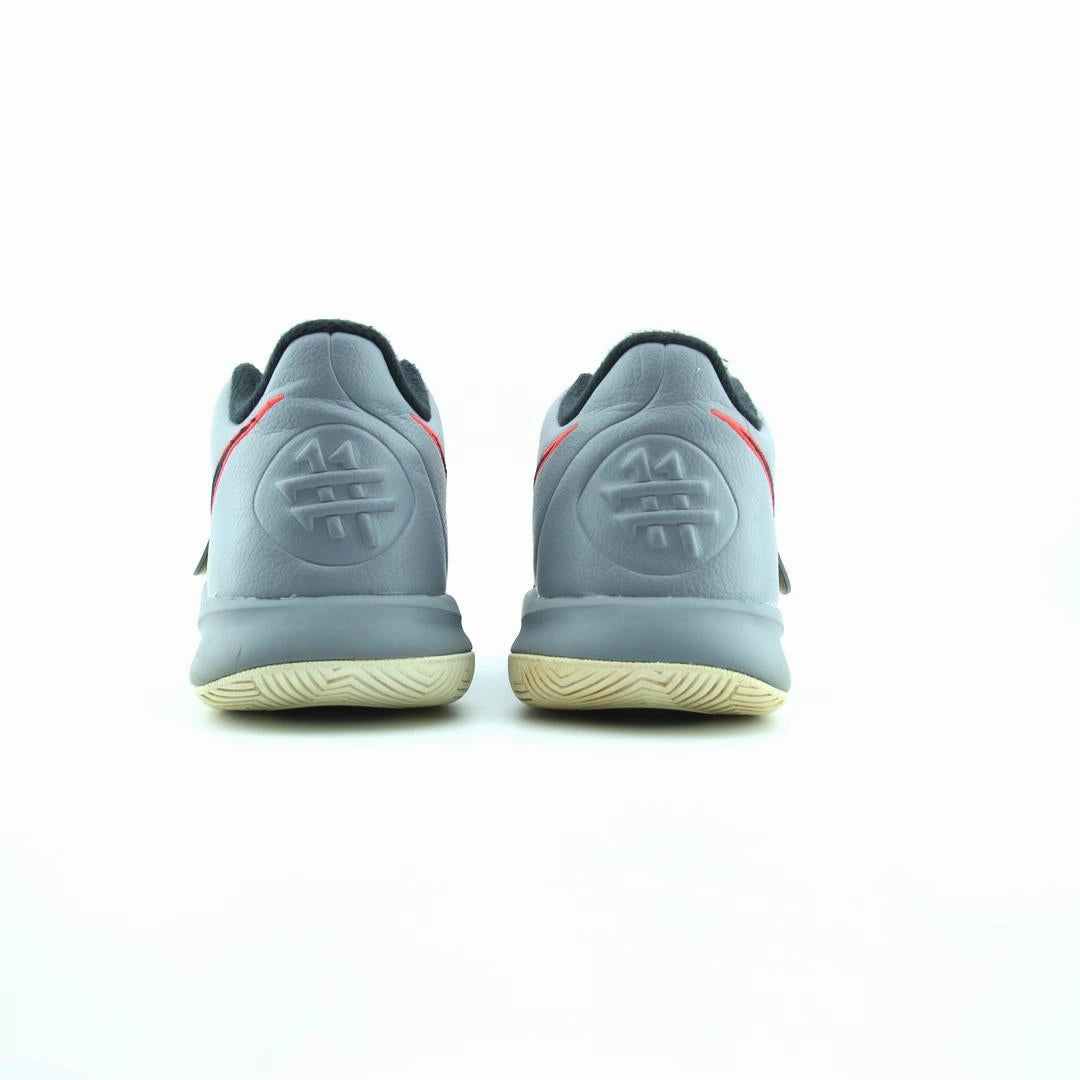 NIKE KYRIE FLYTRAP 3 Nike sneaker detail shots