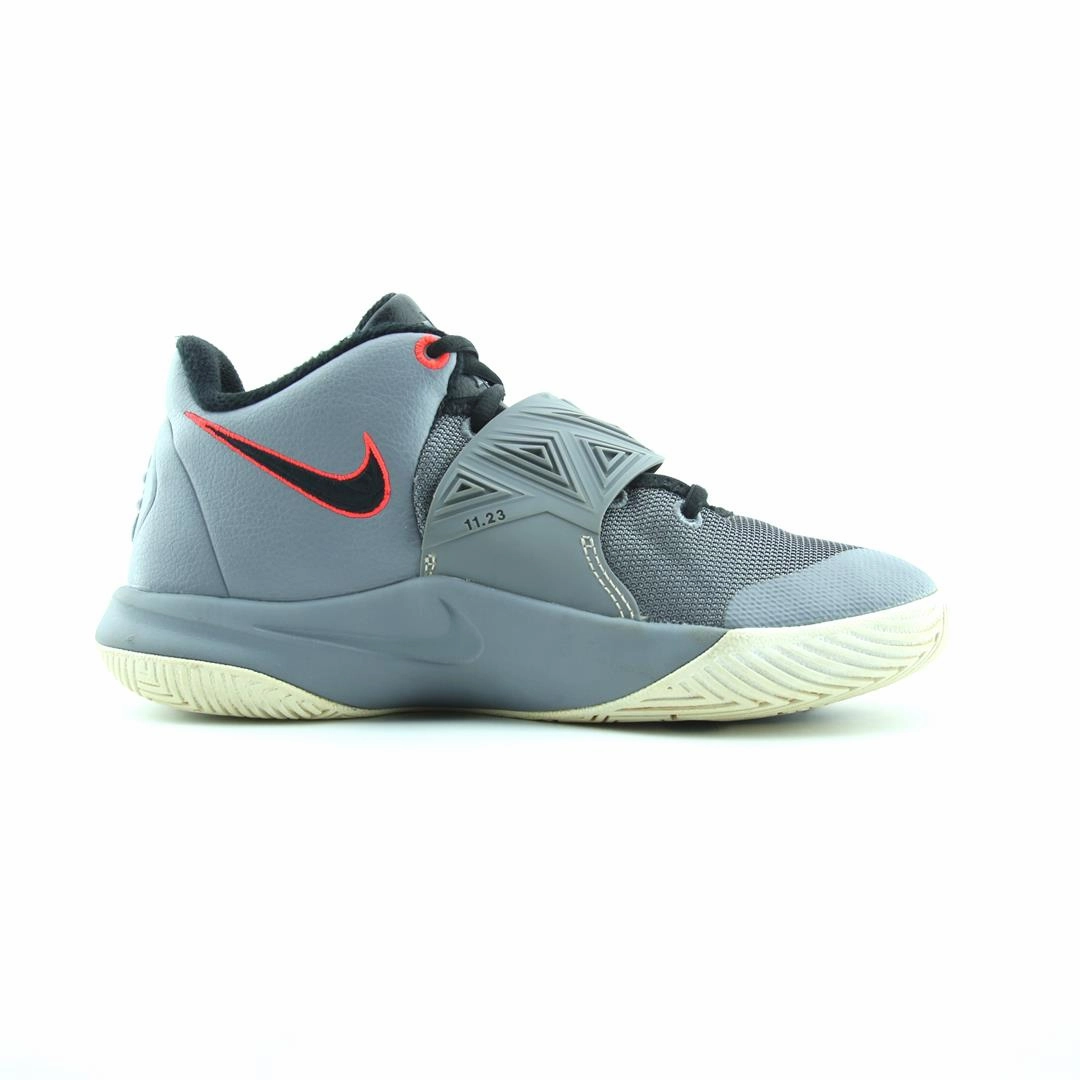 NIKE KYRIE FLYTRAP 3 Nike sneaker detail shots