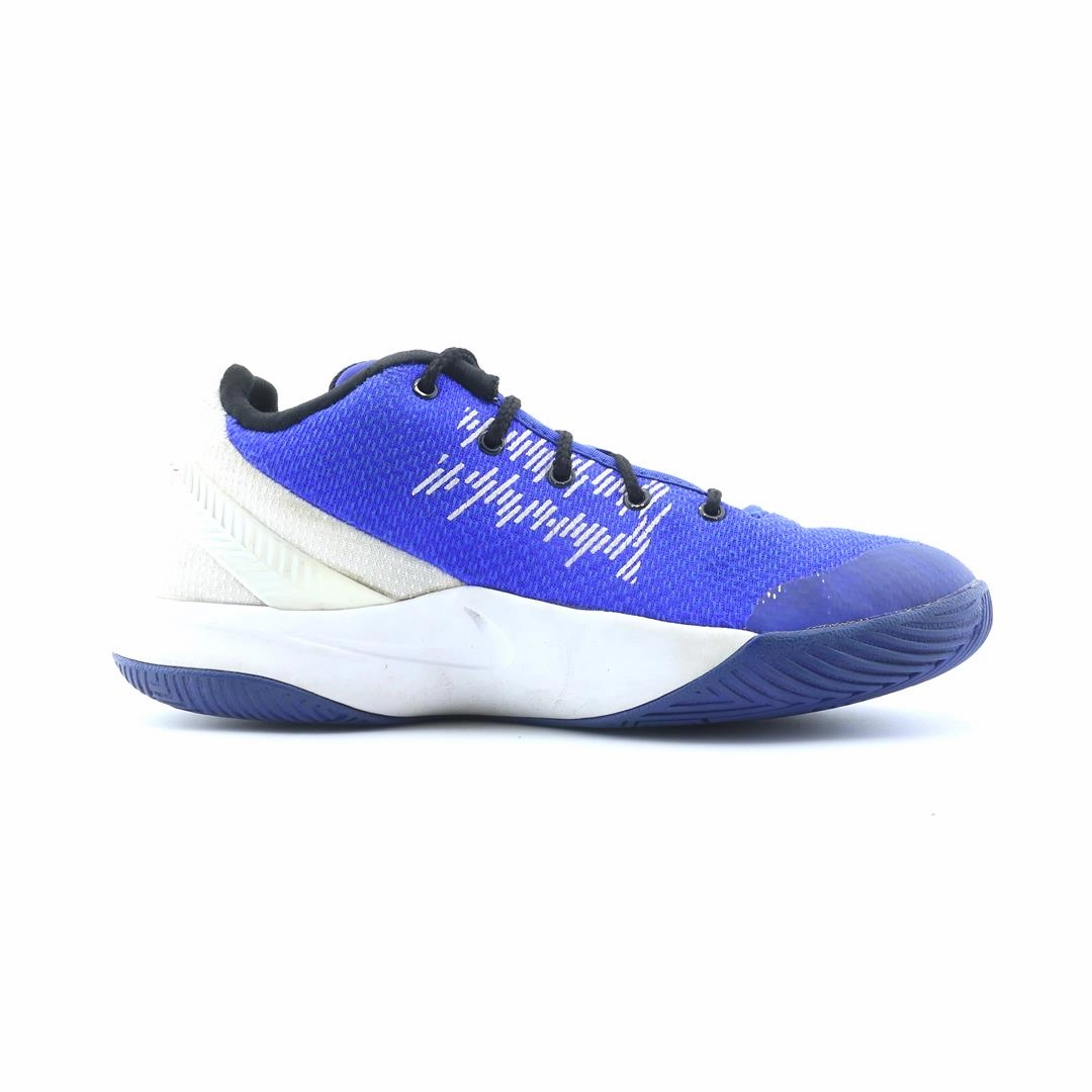 NIKE KYRIE FLYTRAP II Nike running shoe close-ups