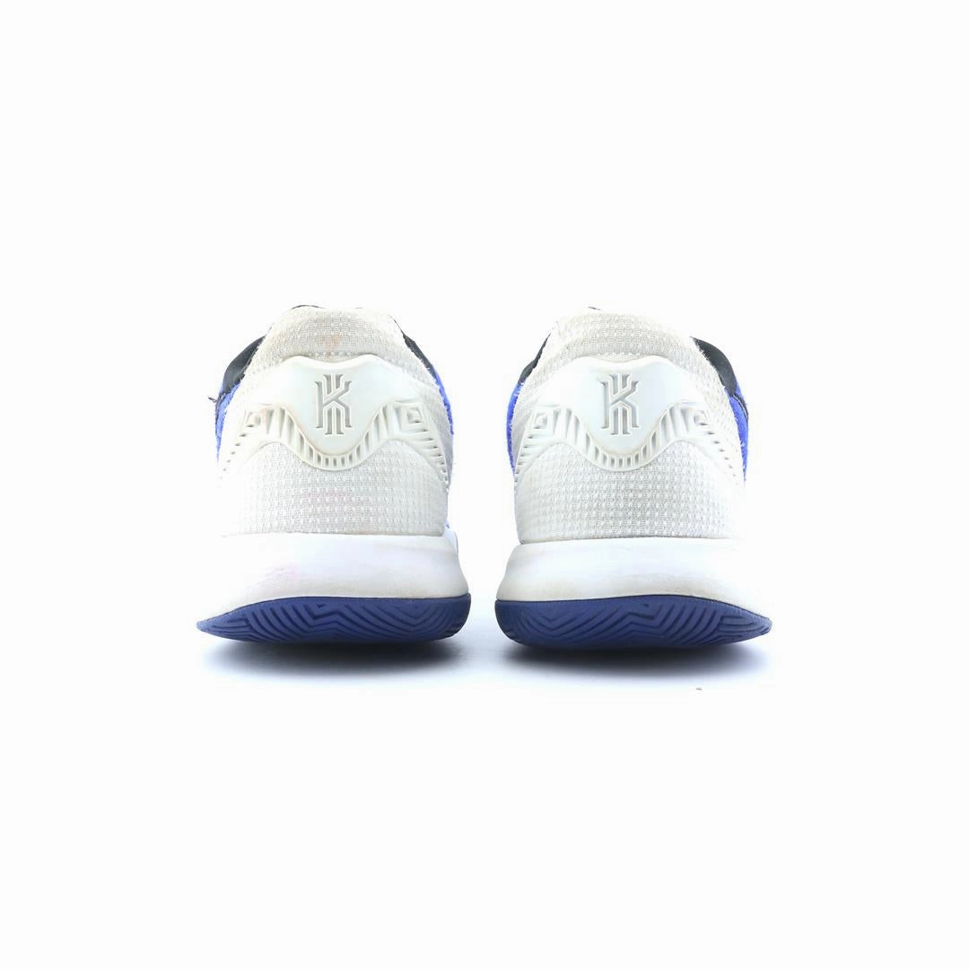 NIKE KYRIE FLYTRAP II Nike running shoe close-ups