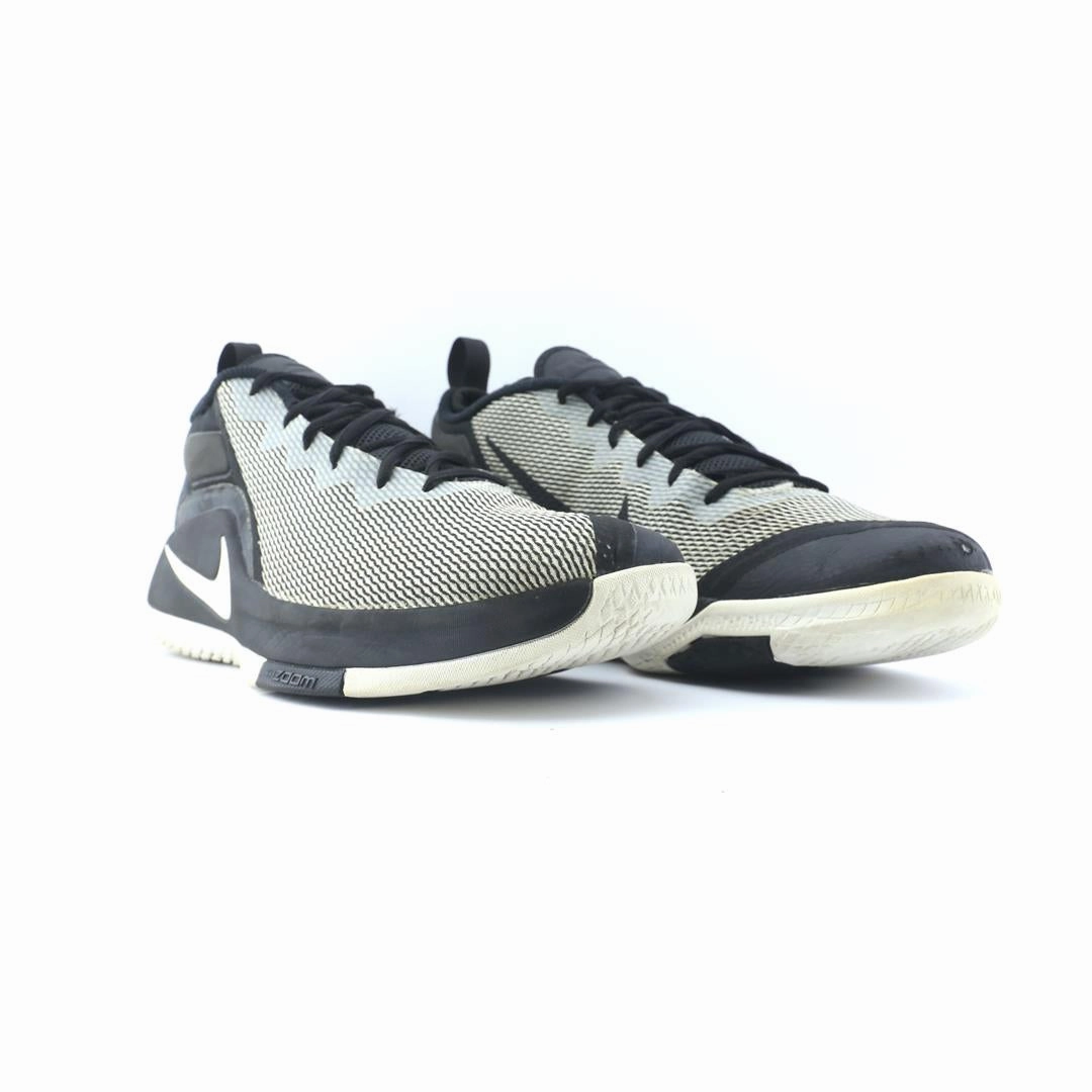 NIKE LEBRON WITNESS II Nike casual shoe imagery