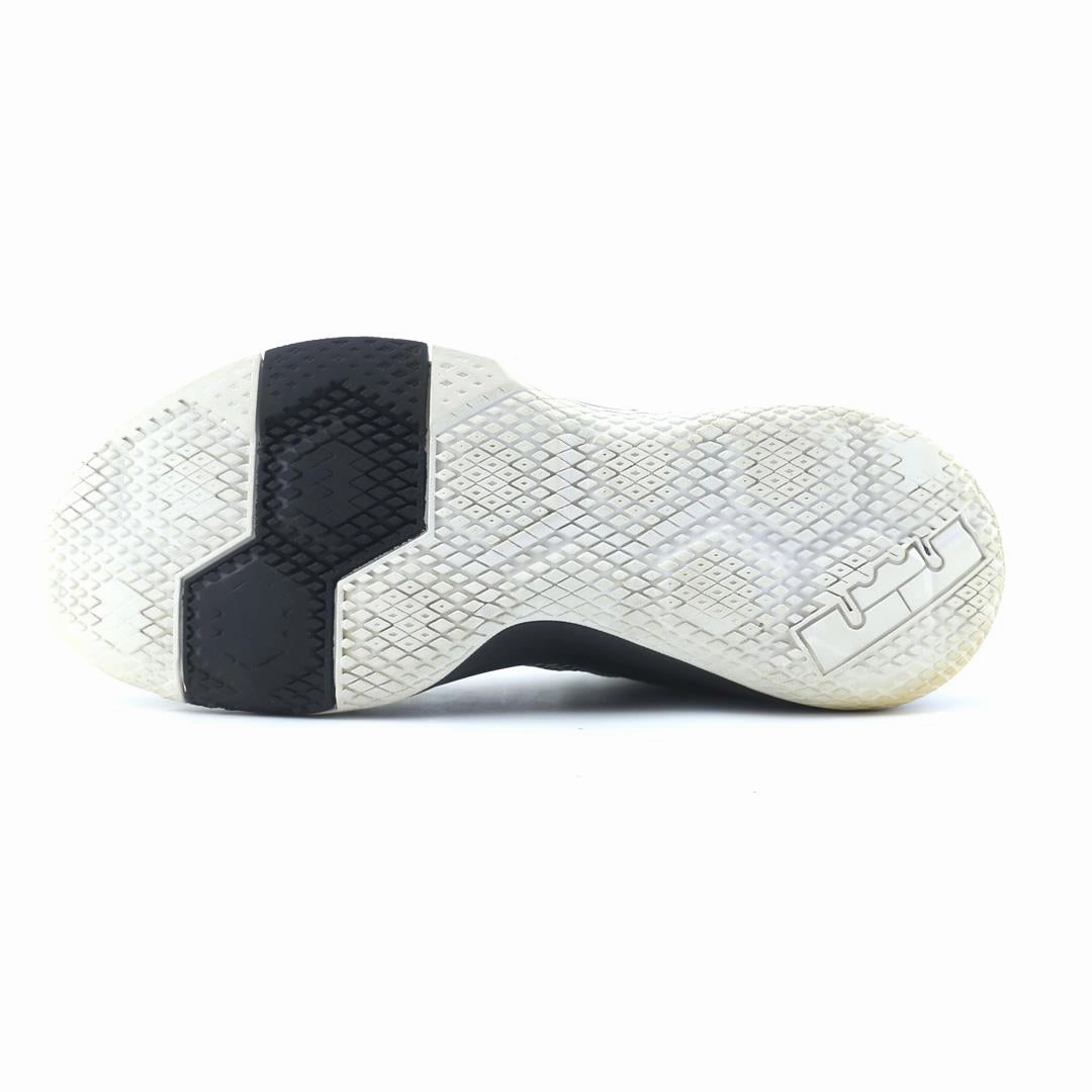 NIKE LEBRON WITNESS II Nike casual shoe imagery