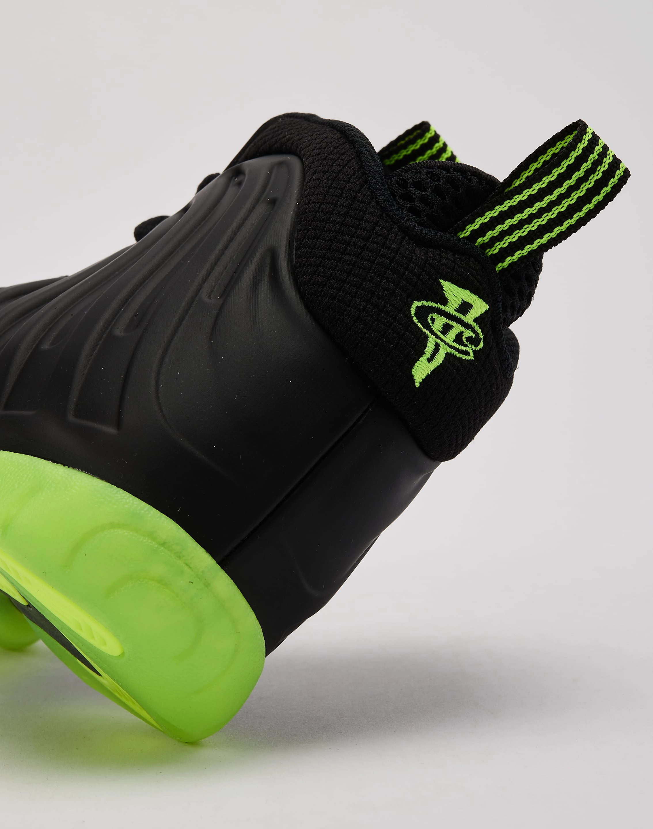 Nike Little Posite One 'Black Volt' Grade-School Comfort Trainers