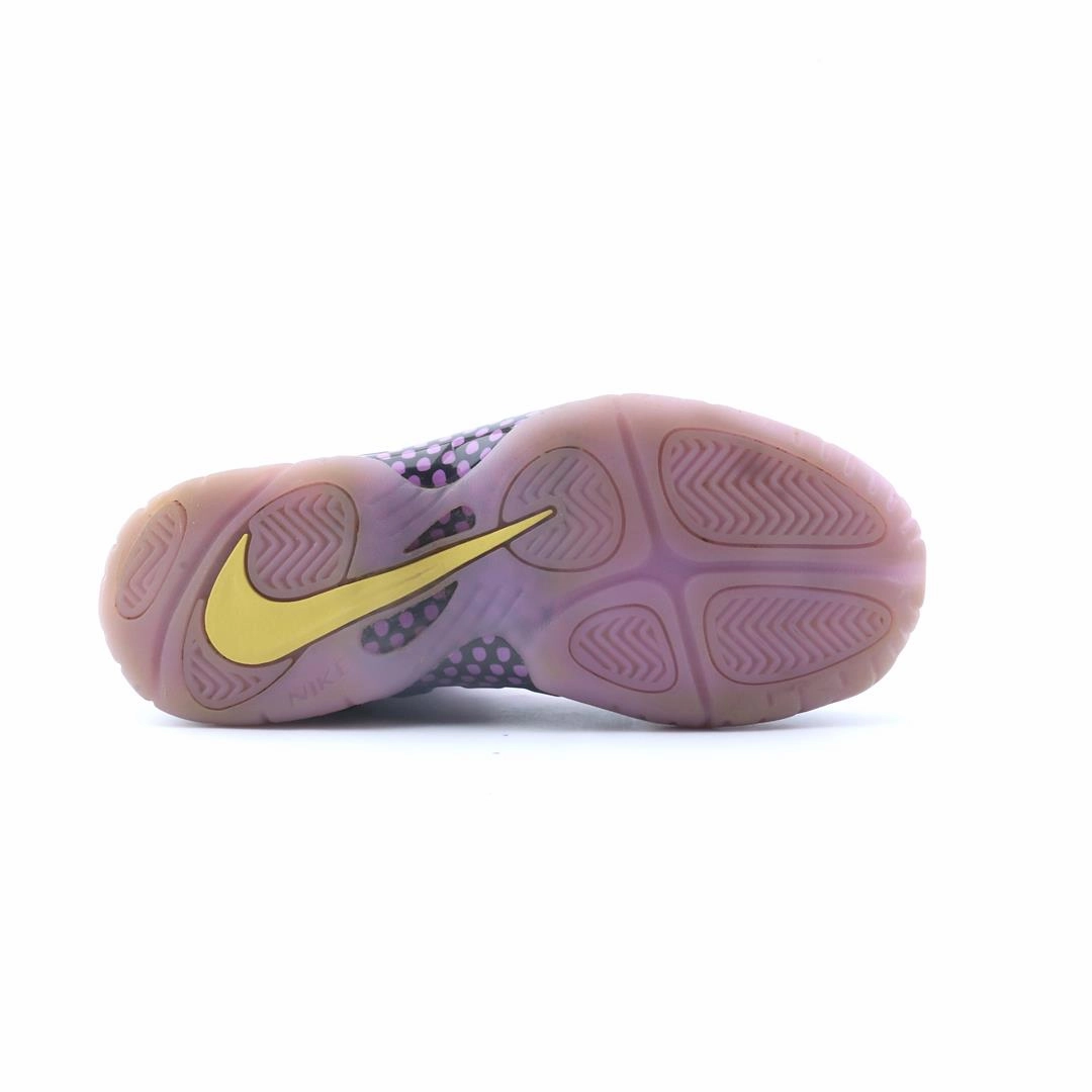 NIKE LITTLE POSITE ONE stylish Nike trainer looks
