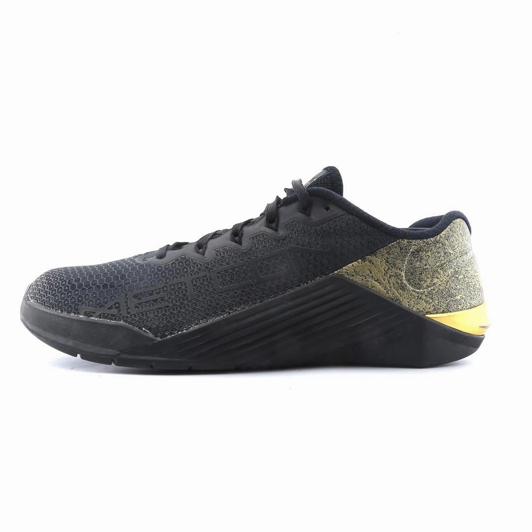 NIKE METCON 5 Nike classic retro sneaker looks