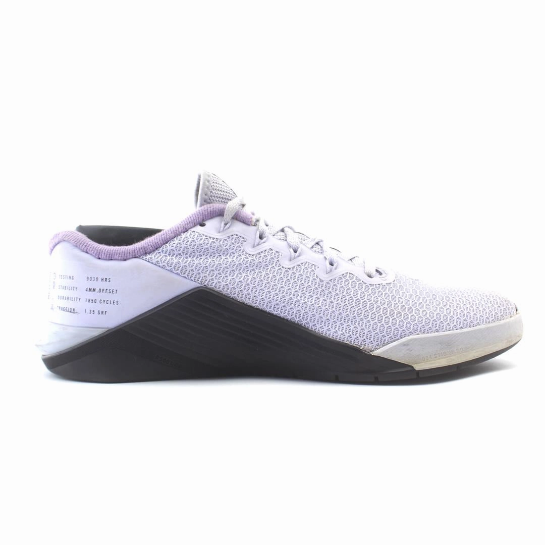 NIKE METCON 5 sleek Nike sneaker angles