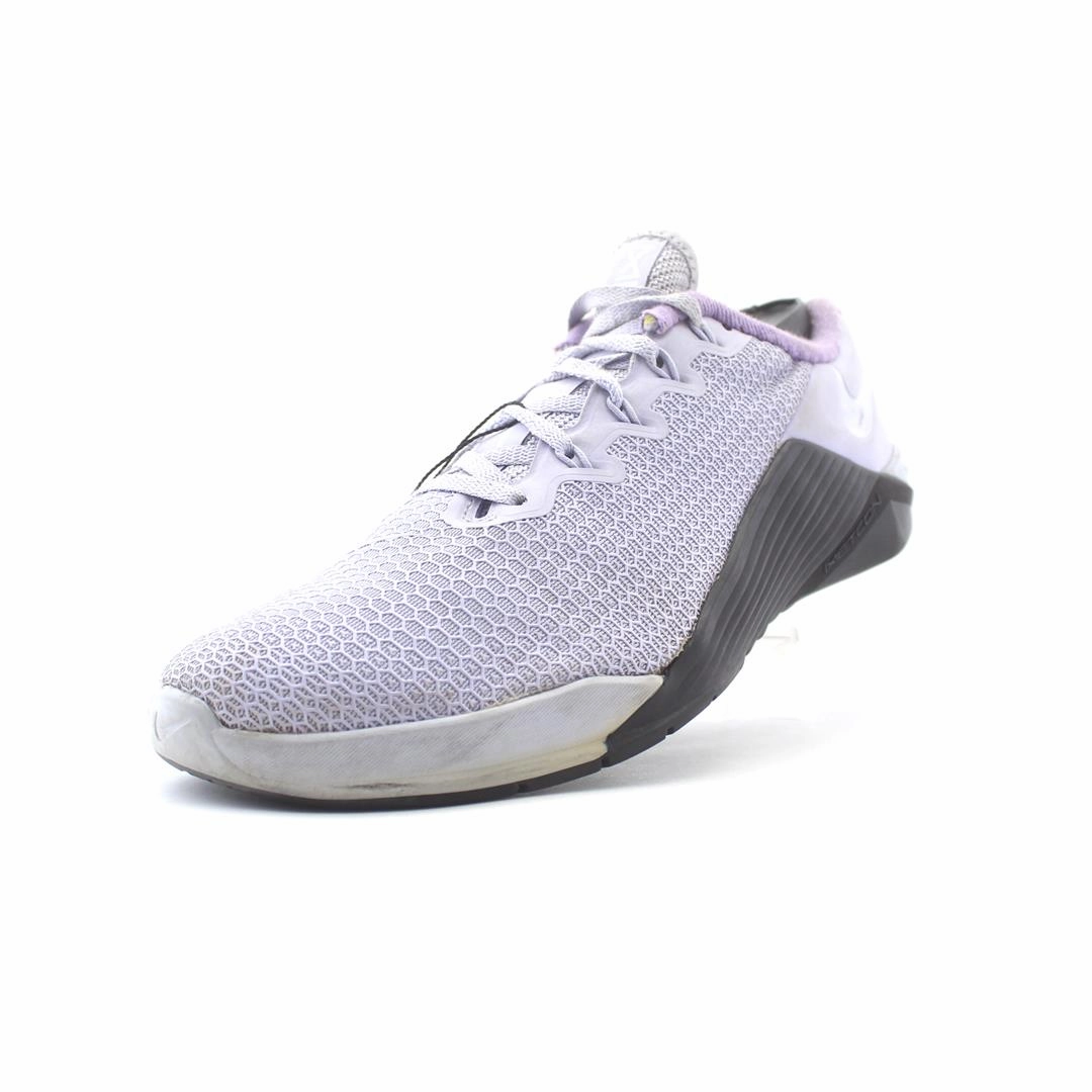 NIKE METCON 5 sleek Nike sneaker angles