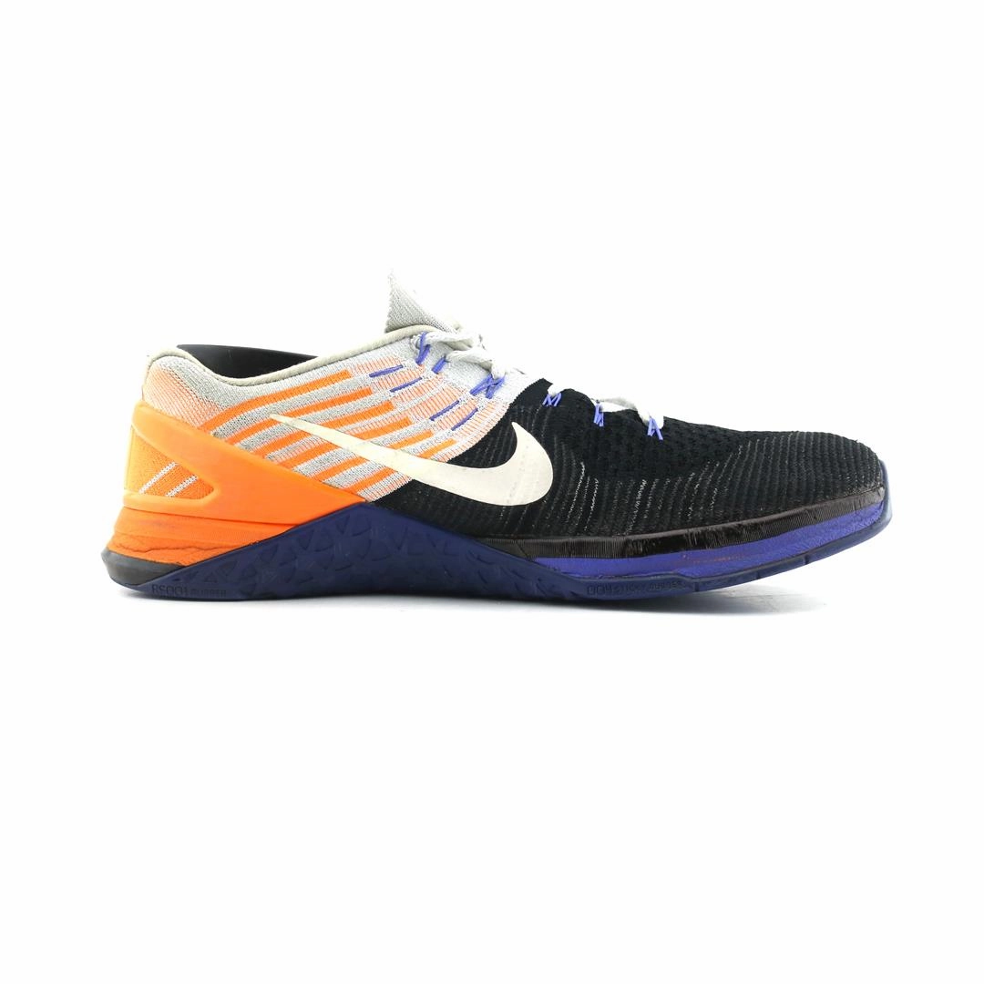 NIKE METCON DSX FLYKNIT sleek Nike sneaker angles