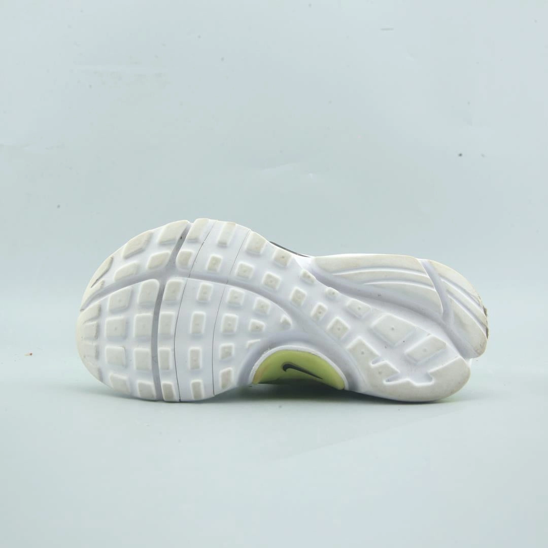NIKE PRESTO Nike casual shoe imagery