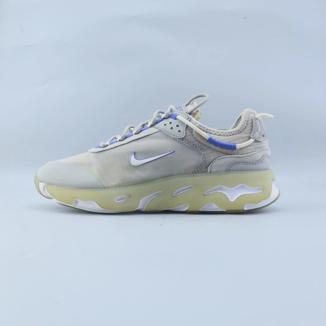 NIKE REACT LIVE Nike sleek running shoe styles